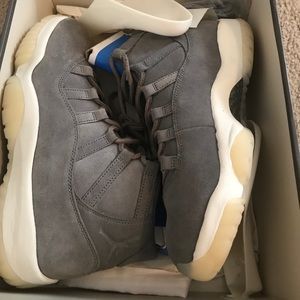 Used twice Jordan 11 pinnacle grey suede